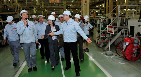 Nissan CEO Carlos Ghosn visits Iwaki Factory.